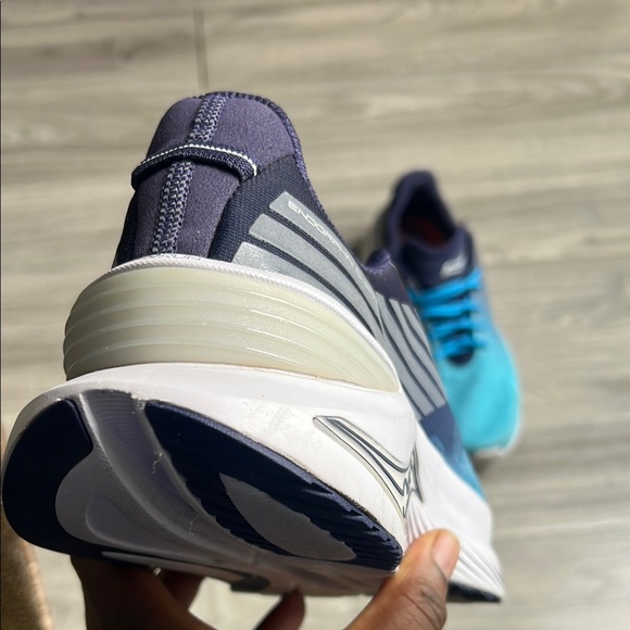 Saucony Endorphin Shift 3 Athletic Running Shoes (11) - Picture 8 of 10